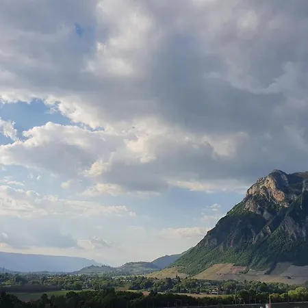 Clair, Spacieux Et Cosy Avec Vue Sur Le Massif De La Chartreuse Appartement Sainte-Helene-du-Lac
