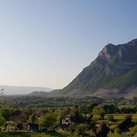 Clair, Spacieux Et Cosy Avec Vue Sur Le Massif De La Chartreuse Appartement Sainte-Helene-du-Lac